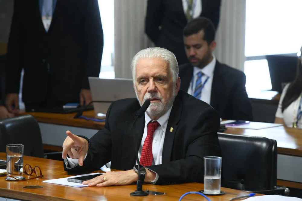 Reeleição deve chegar ao fim a partir de 2030, diz Wagner