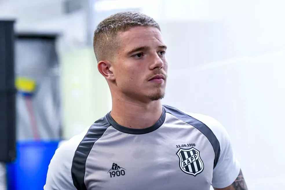 Vitória negocia a aquisição de volante da Ponte Preta em definitivo
