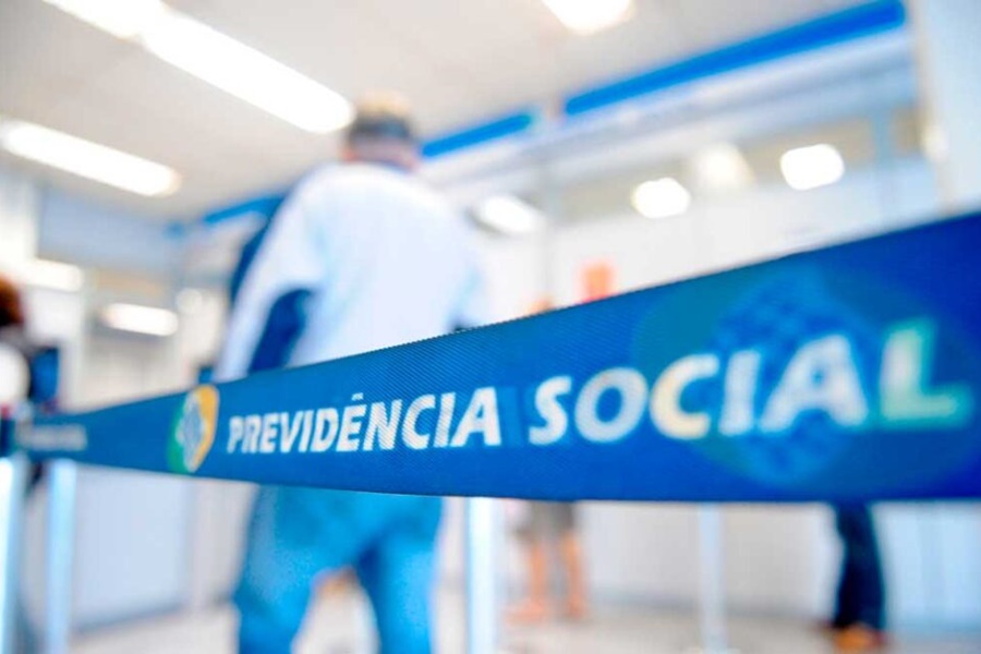 Governo deve antecipar 13º de aposentados e pensionistas do INSS para estimular economia
