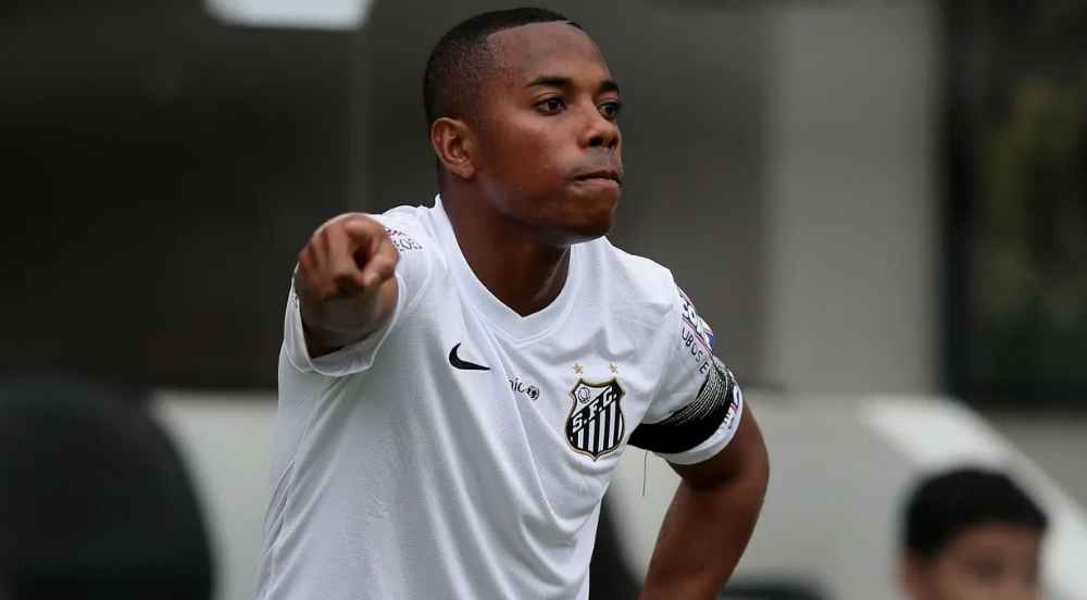 STJ deve homologar sentença italiana e autorizar prisão de Robinho, dizem ministros