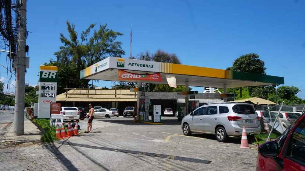 VÍDEO: Posto de gasolina é assaltado durante 3 dias consecutivos em Salvador
