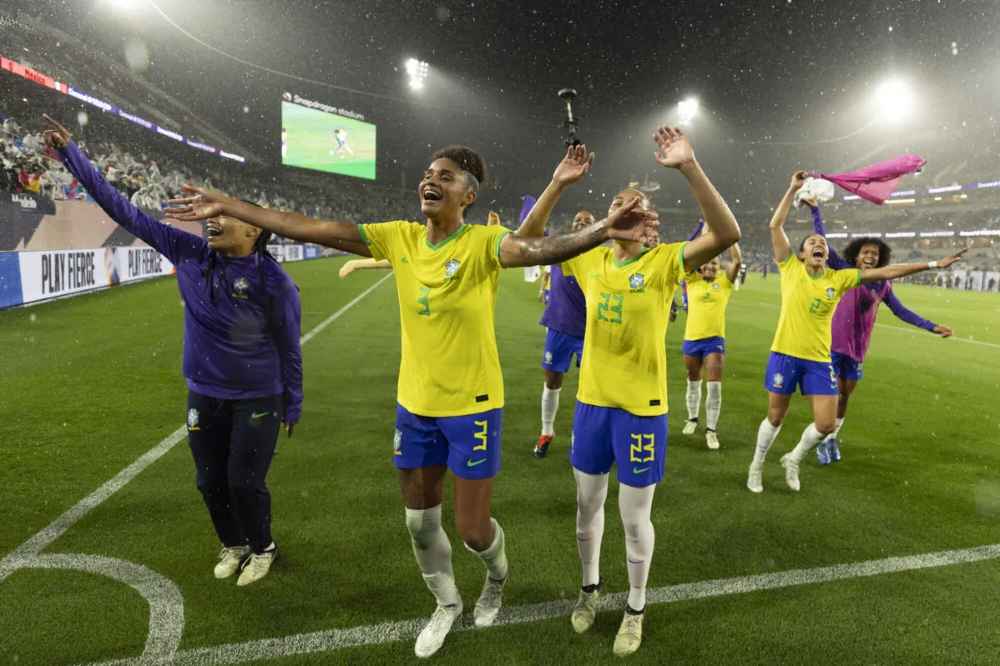 Brasil derrota México e se garante na decisão da Copa Ouro feminina