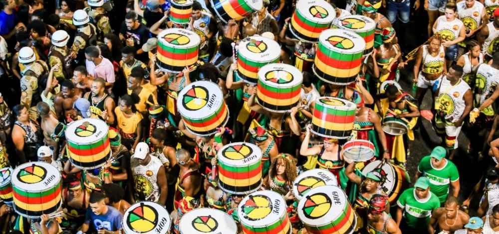 Olodum faz show gratuito em homenagem ao Dia Internacional da Mulher