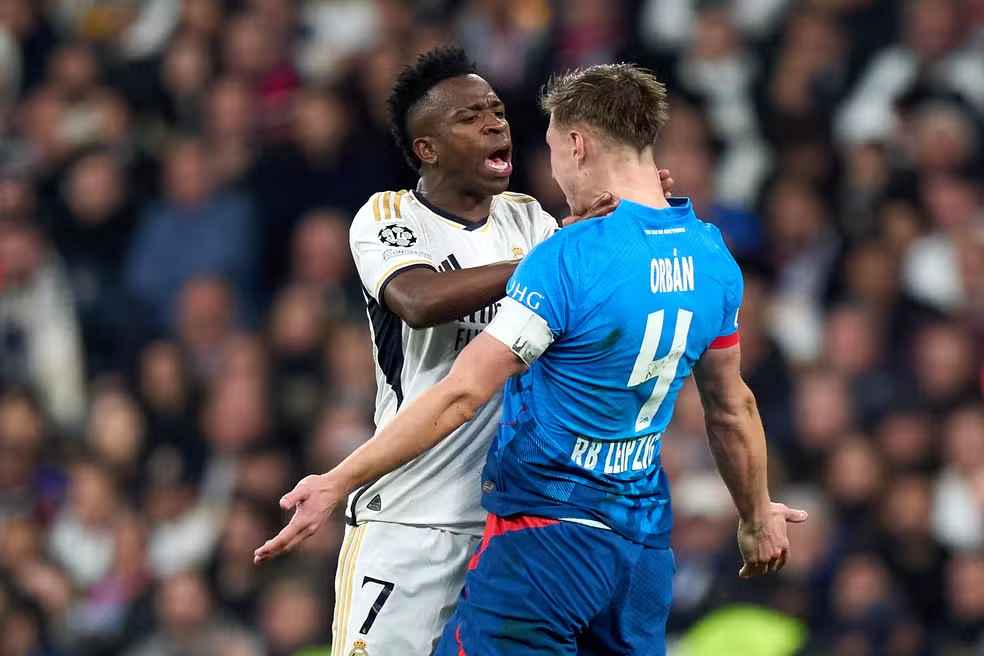 Ancelotti defende Vini Jr de polêmicas: 