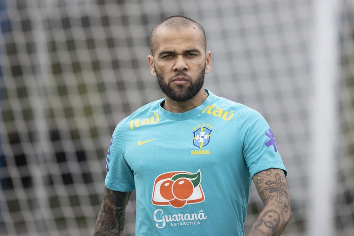Daniel Alves morto? Irmão do jogador desmente boato e desabafa: ‘Quanta crueldade’