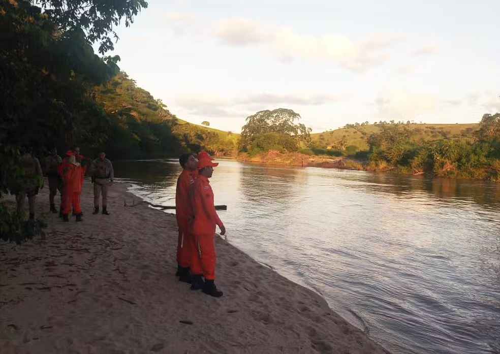Homem de 30 anos desaparece em rio na Bahia após salvar a mãe de afogamento