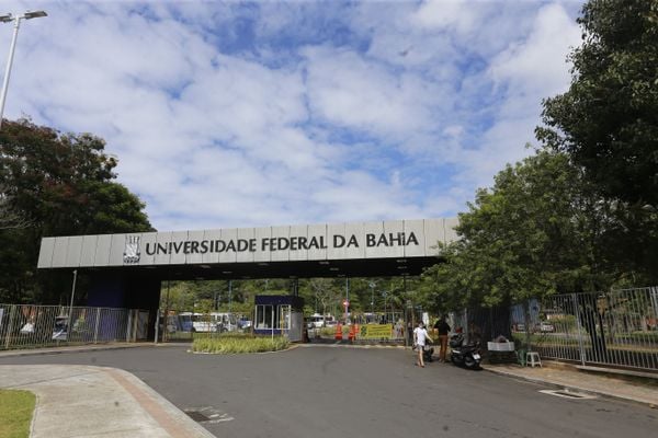 Servidores técnico-administrativos da Ufba declaram greve