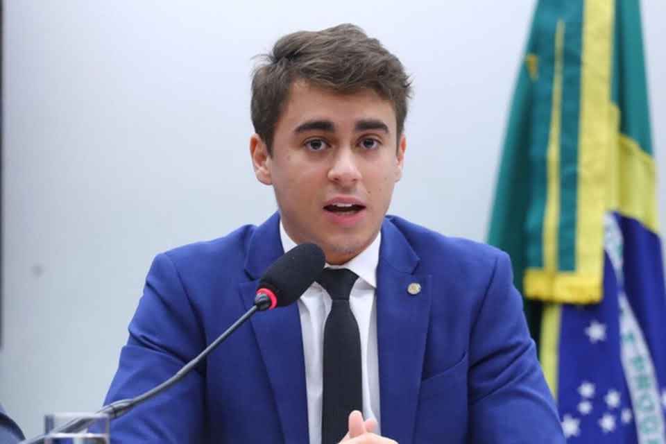 Deputada protocola projeto para impedir que Nikolas Ferreira presida Comissão de Educação