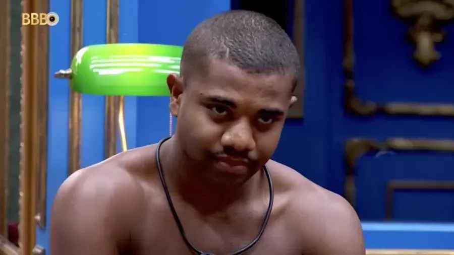  Davi vai ao Confessionário após briga com Leidy Elin