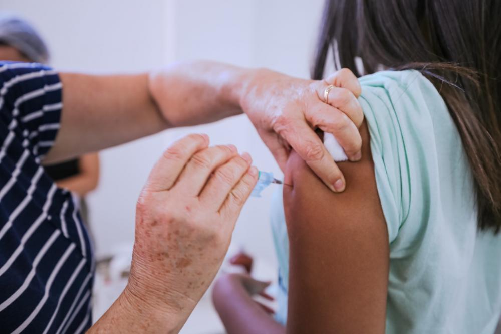 Vacinação contra influenza em Camaçari começa nesta terça