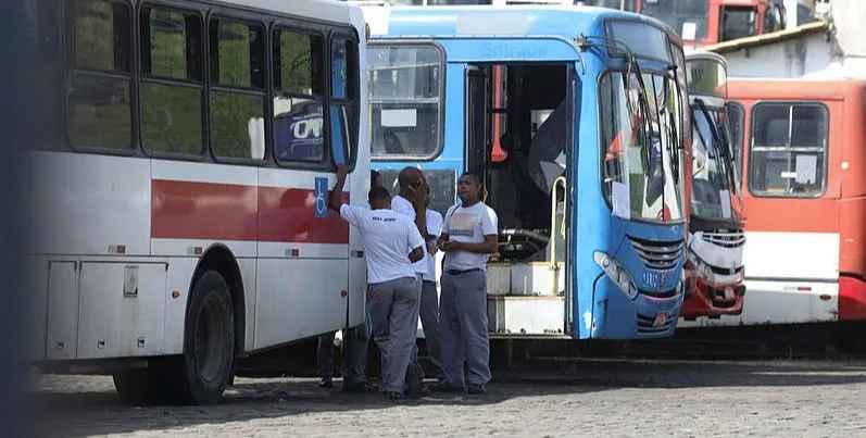 Rodoviários do sistema metropolitano decretam greve