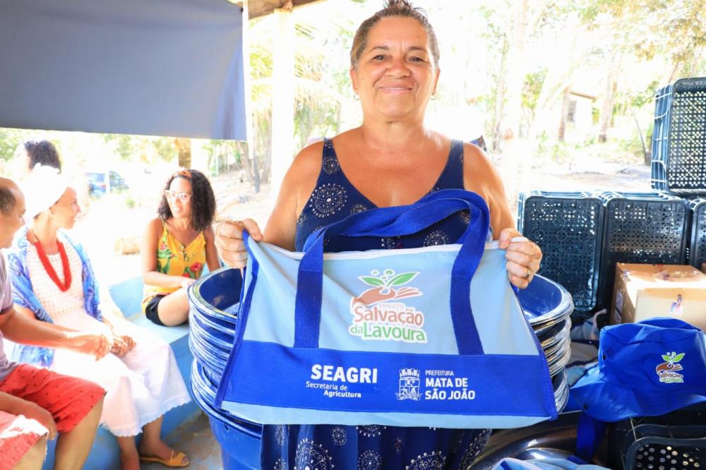 Prefeitura entrega Kits do Programa Salvação da Lavoura para agricultores do Litoral