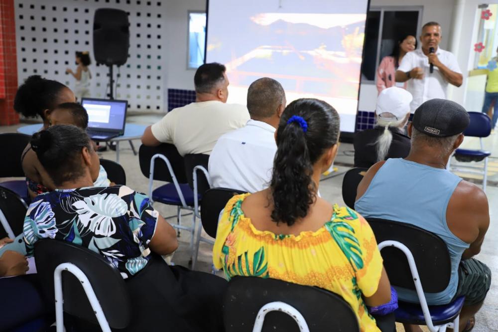 Projetos das novas praças em Imbassaí são apresentados à população 