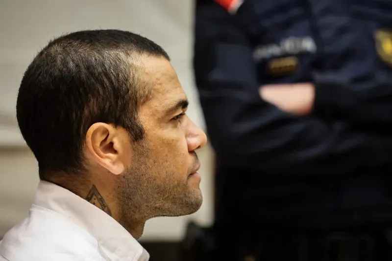 Daniel Alves poderá deixar a prisão na Espanha nesta terça