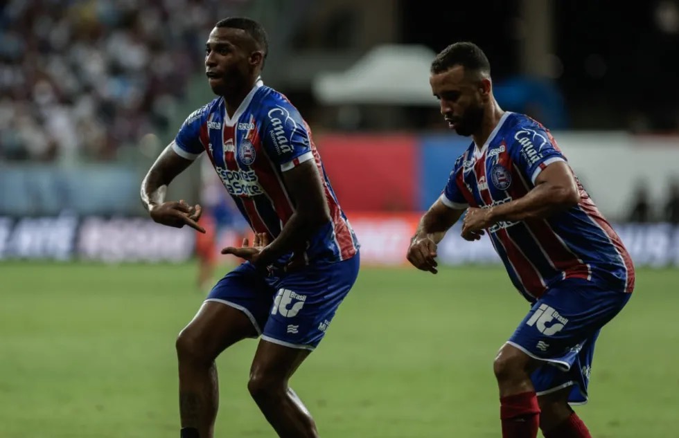 No segundo Ba-Vi do ano, Bahia leva a melhor e garante classificação