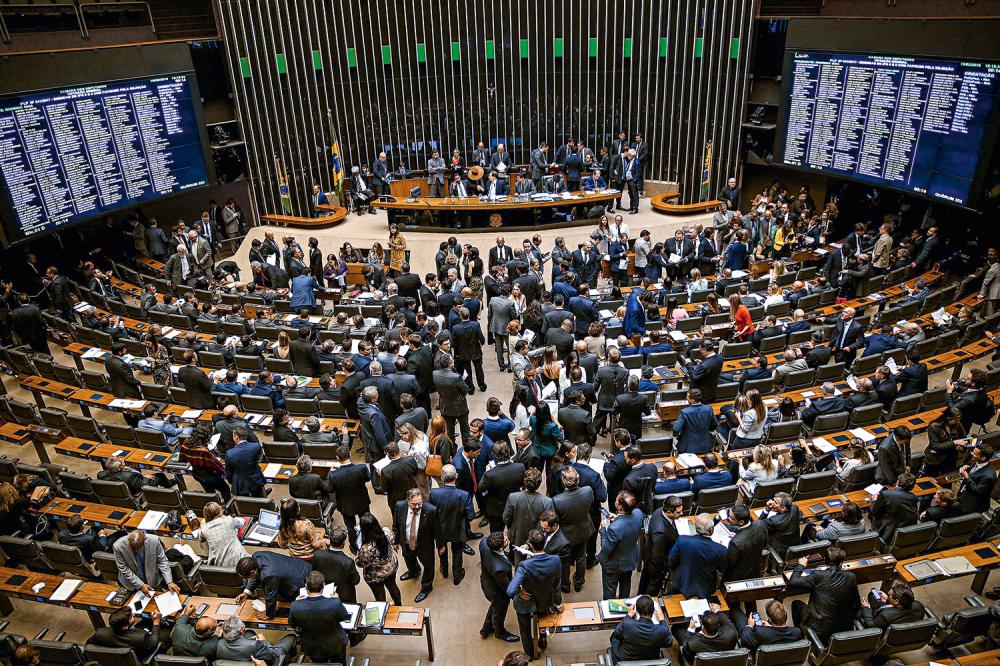 Câmara aprova projeto que restringe saída temporária de presos