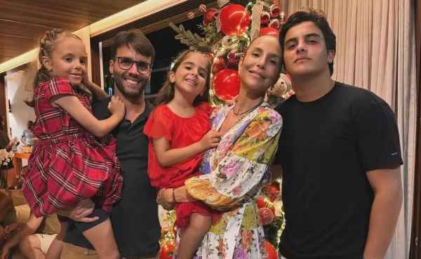 Cady relembra abortos espontâneos sofridos por Ivete: 