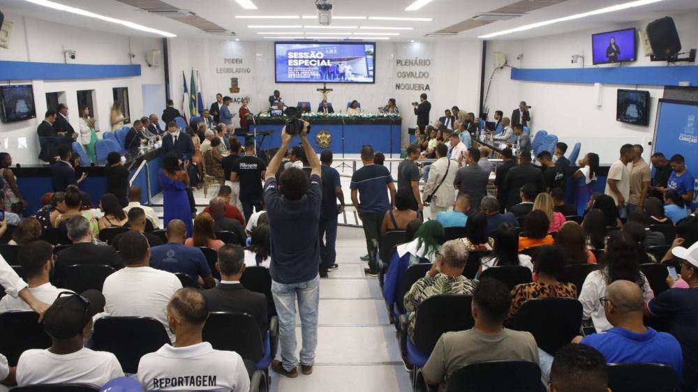 Câmara completa 76 anos com entrega de equipamento para acessibilidade no Legislativo