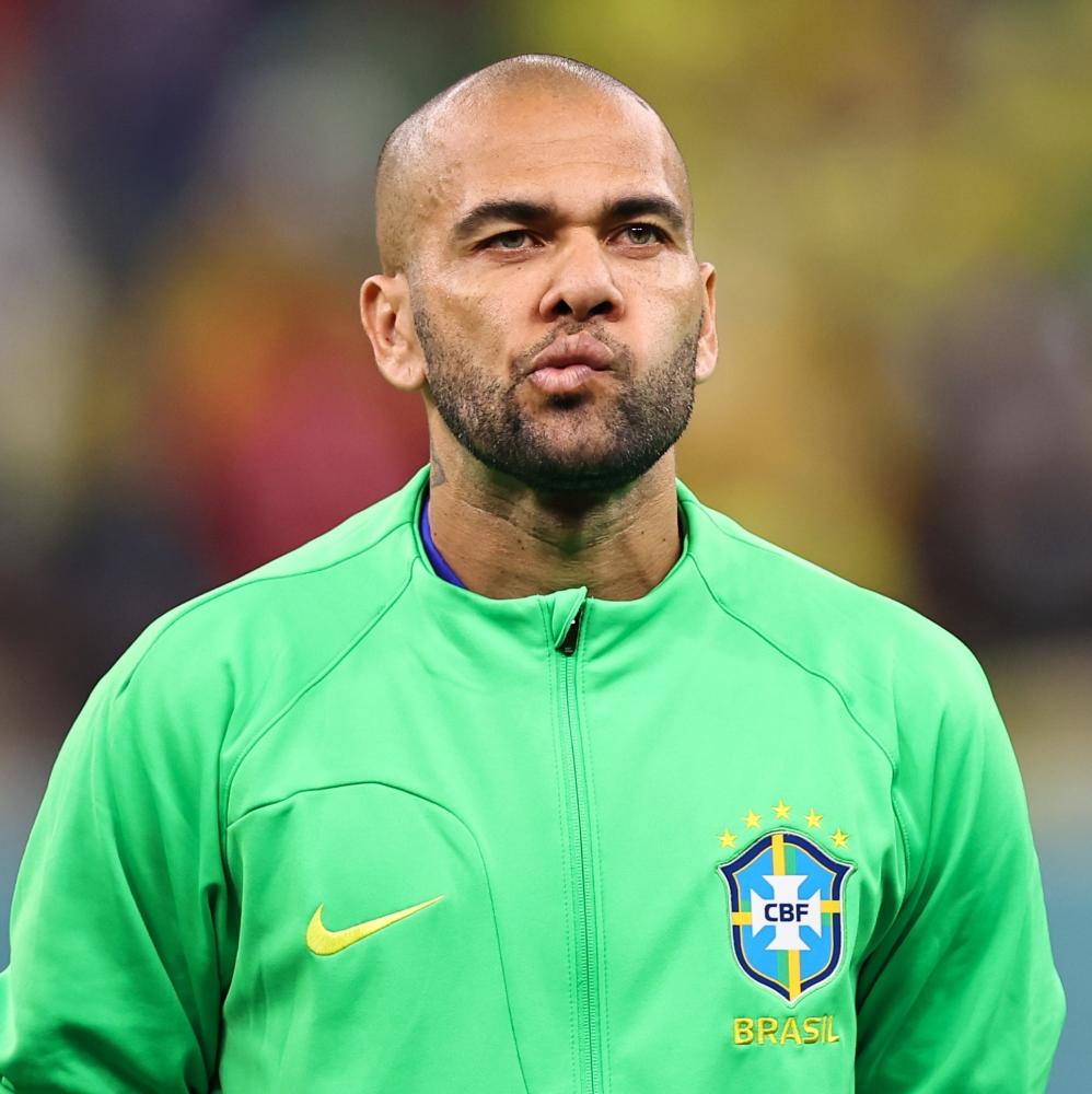 Daniel Alves deixa prisão na Espanha após pagar fiança