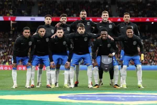 Agasalhos pretos da Seleção serão doados para a luta antirracista