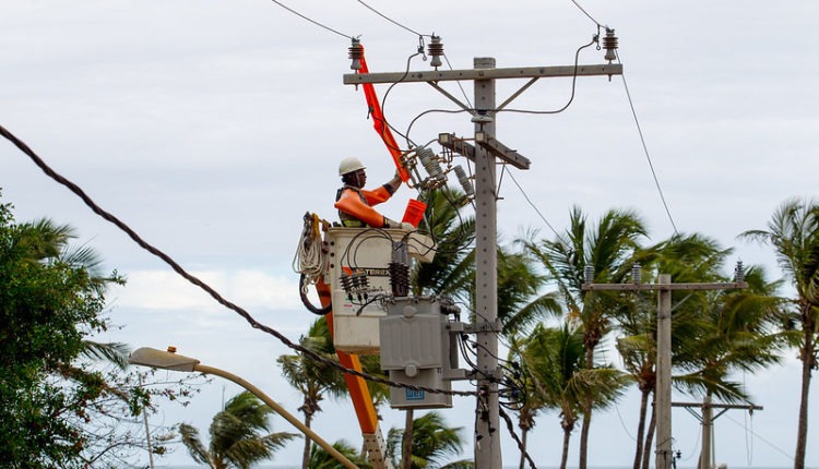 Moradores do Sempre Verde relatam prejuízos frequentes devido a quedas de energia