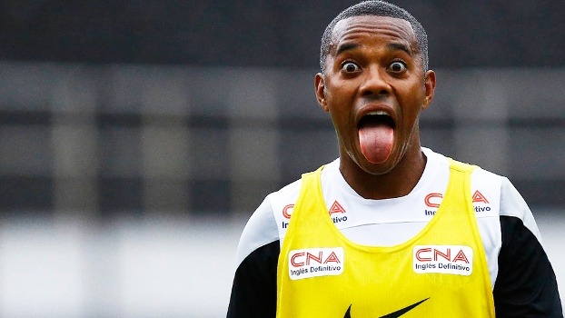Em Tremembé, Robinho diz que irá comer ovo de Páscoa em casa