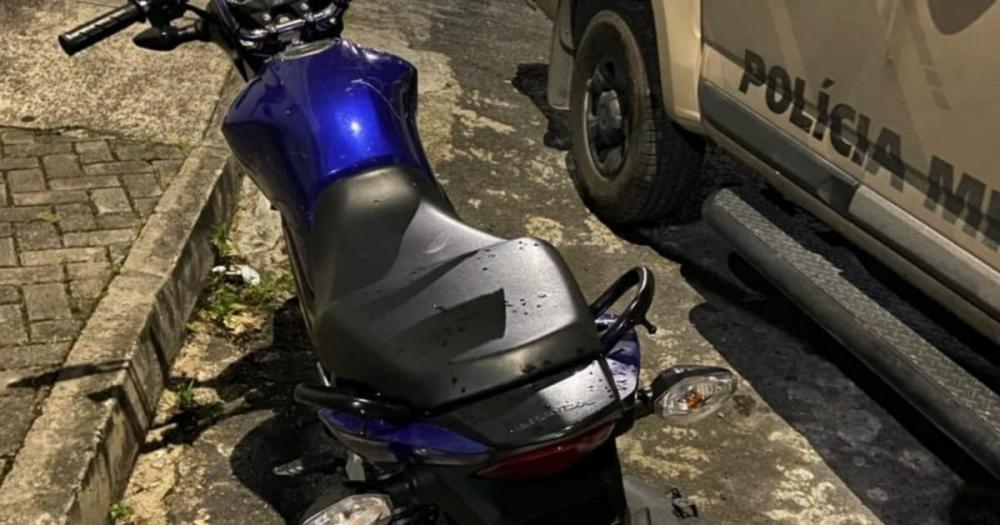 Moto com restrição é recuperada pela PM em bairro de Salvador