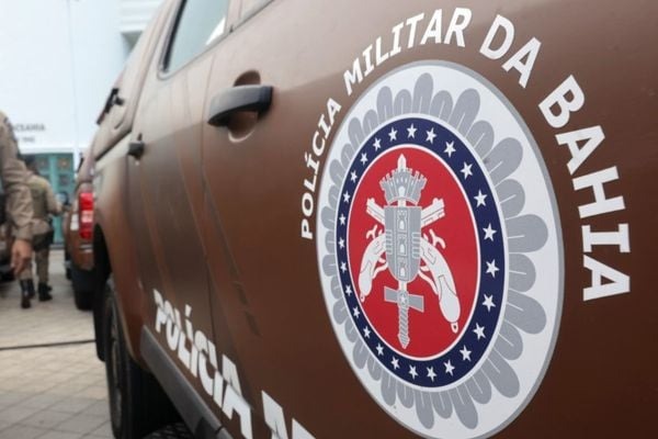 Homem com submetralhadora morre após troca de tiros com a polícia no IAPI