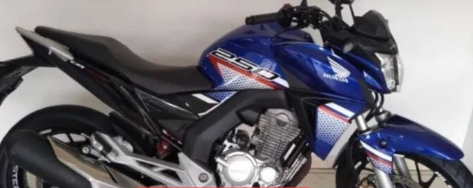Homem tem moto roubada por criminosos armados em Simões Filho
