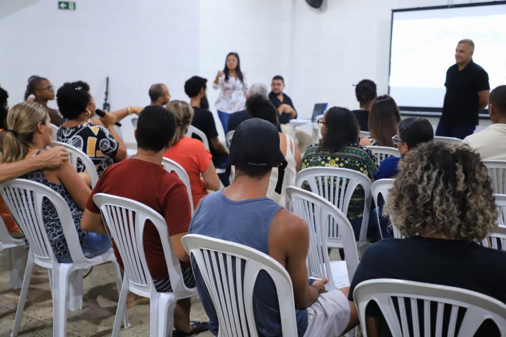 População se reúne para discutir projeto da Praça da Rua da Corvina em Praia do Forte