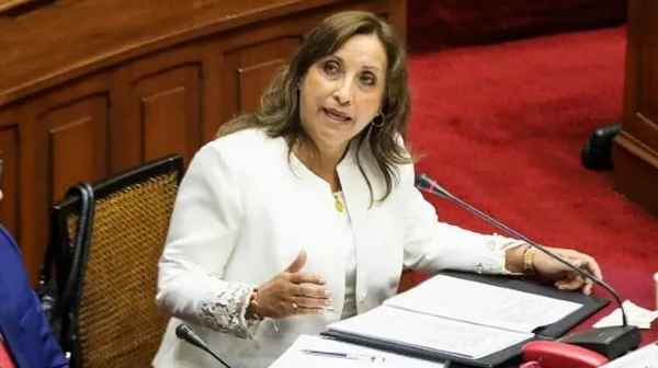 Polícia invade casa de presidente peruana envolvida em investigações sobre corrupção