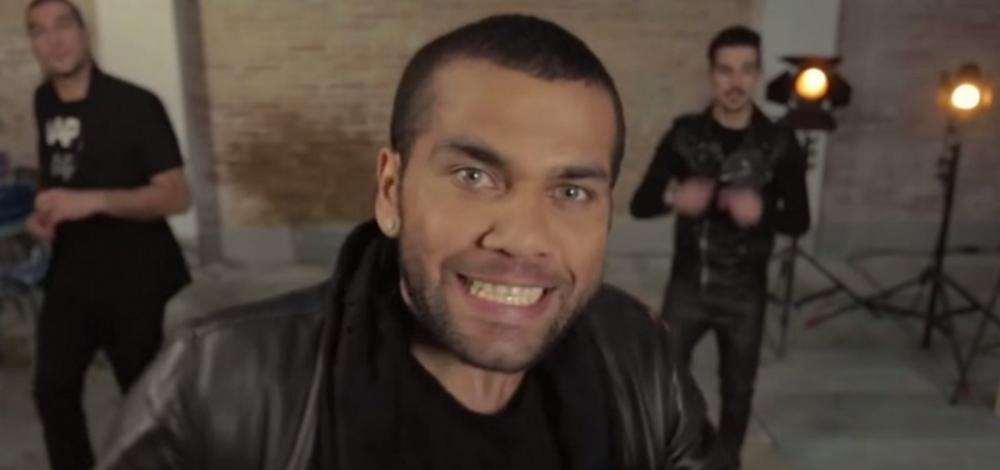 Daniel Alves é acusado de apropriação musical da canção 