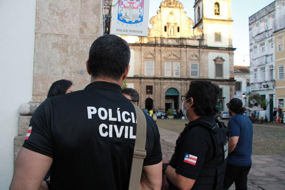 Salvador: homem é preso em flagrante tentando assaltar um casal de turistas uruguaios