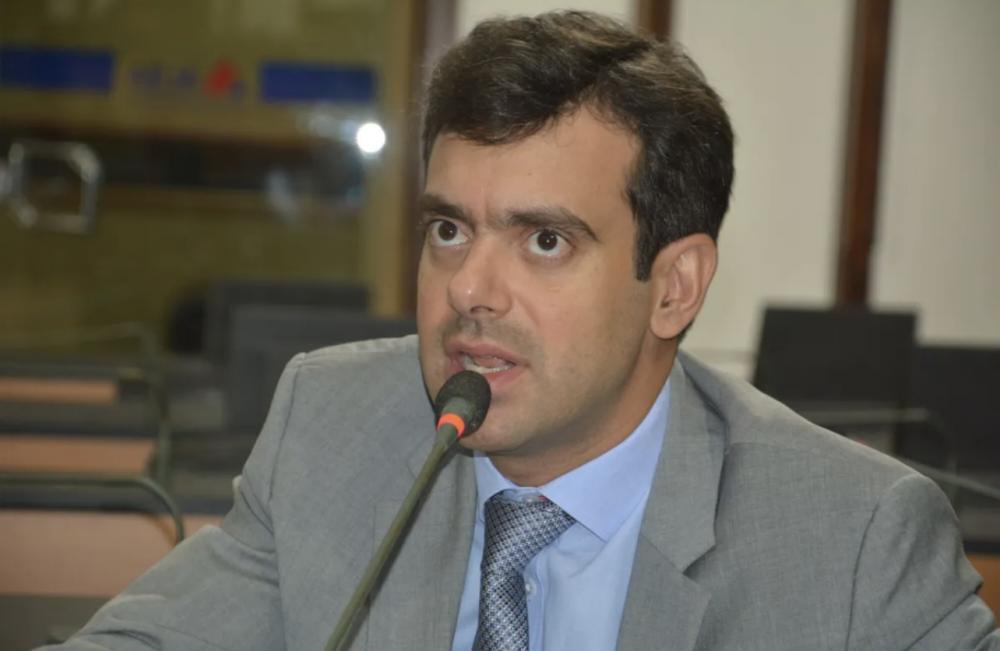 Tiago Correia alerta para denúncia sobre licitação dos ferry-boats