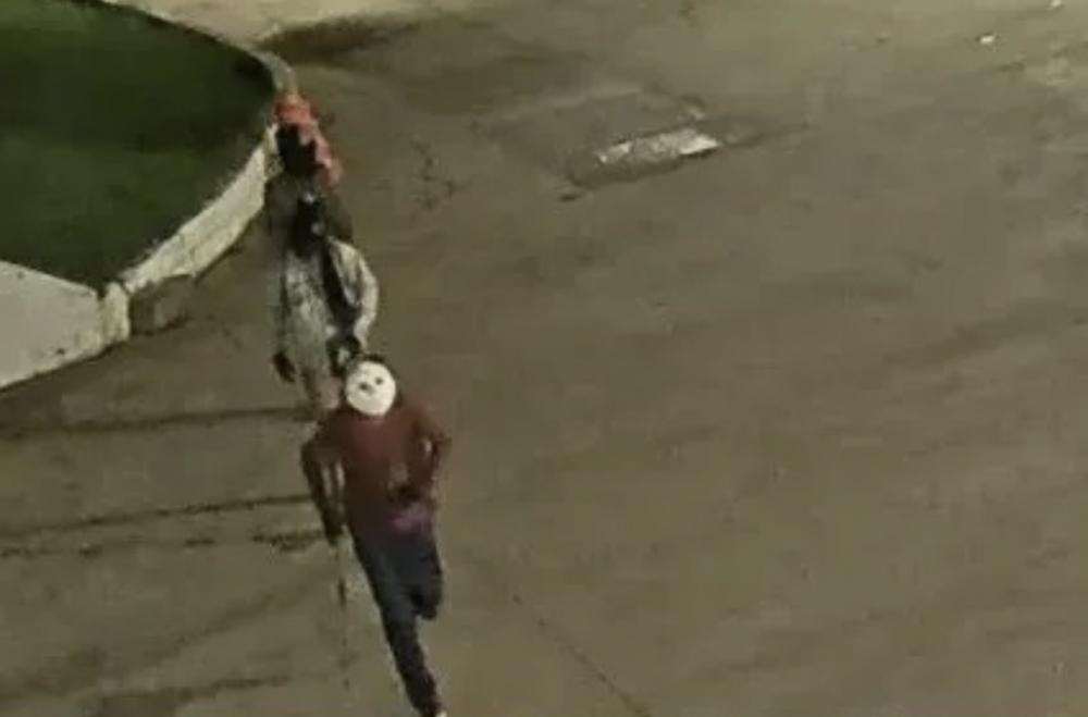 Bandidos explodem parede de loja da Havan