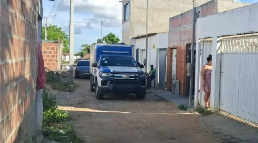 Homem é encontrado morto dentro de casa arrombada em Feira de Santana