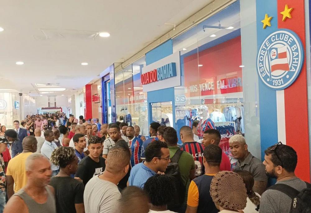 Tumulto na fila para compra de ingressos para o Ba-Vi decisivo