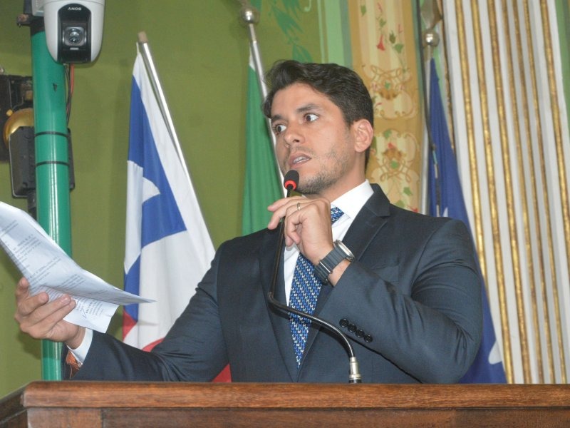 VÍDEO: Duda Sanches é hostilizado por servidores na saída da Câmara de Salvador