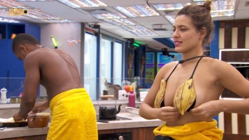 BBB 24: Beatriz recebe punição após biquíni de banana e coloca casa no 'Tá Com Nada'