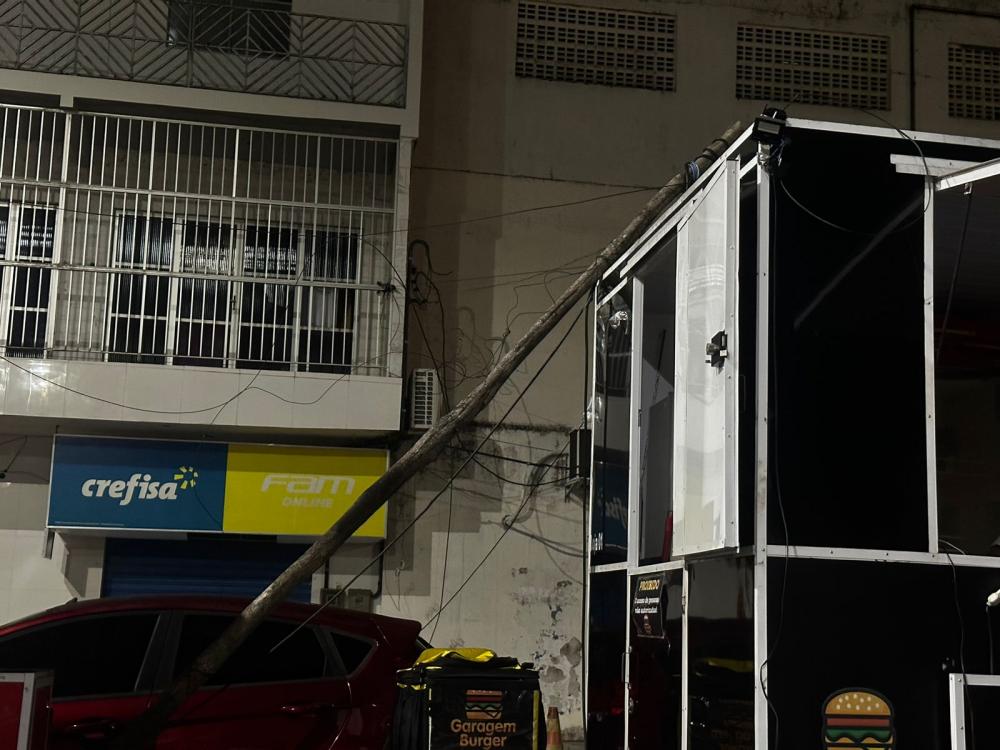 Carreta danifica infraestrutura elétrica e causa prejuízos aos donos de trailers em Mata de São João