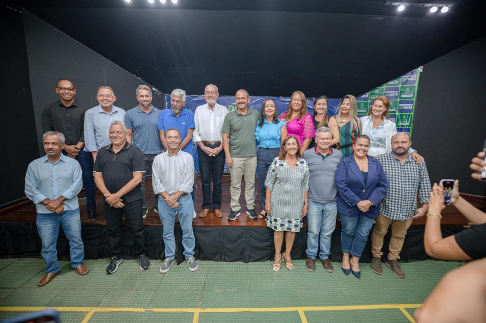 Prefeito empossa os sete novos titulares do Executivo Municipal