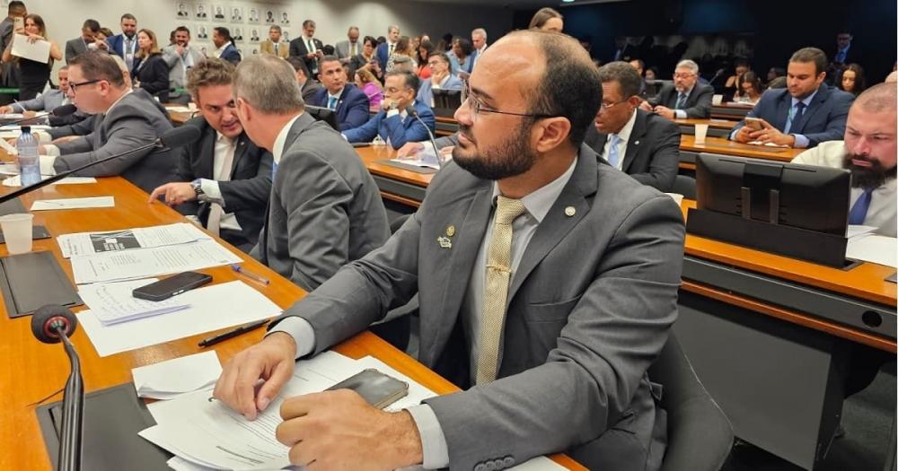 Comissão da Câmara adia votação de requerimento de Capitão Alden para convocar Rui Costa
