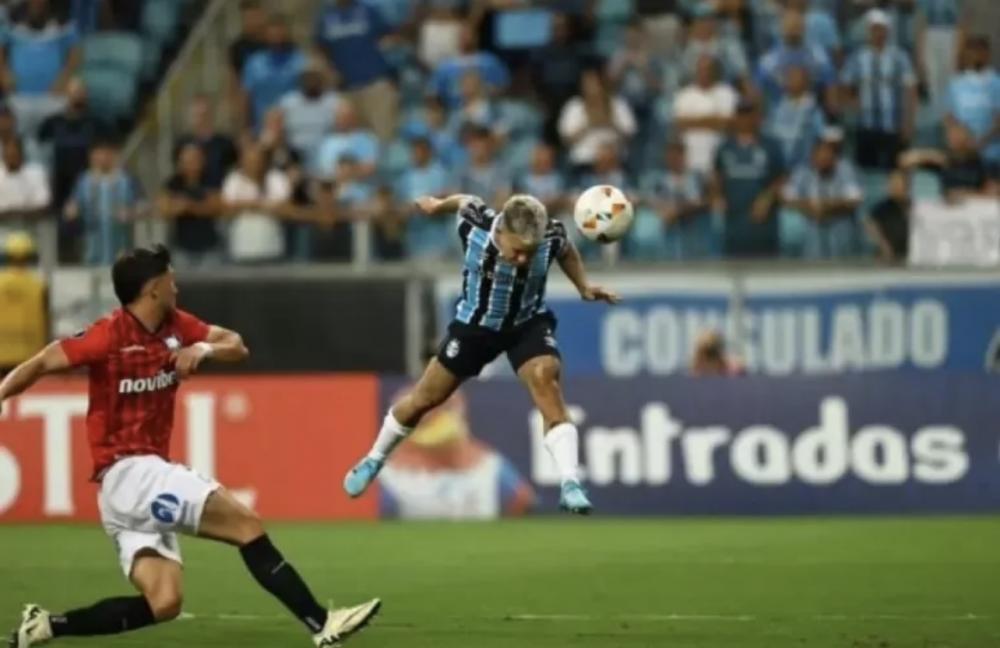 Grêmio perde em casa para o Huachipato e é lanterna no Grupo C