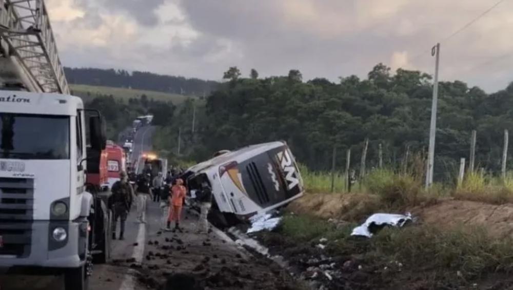 Oito pessoas morrem e 23 ficam feridas em grave acidente na Bahia