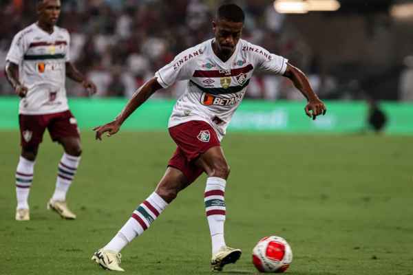 Diretor do Vitória confirma negociação com Keno, do Fluminense