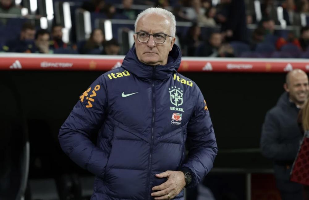 Presença de Dorival Jr. no Barradão gera esperança e representatividade