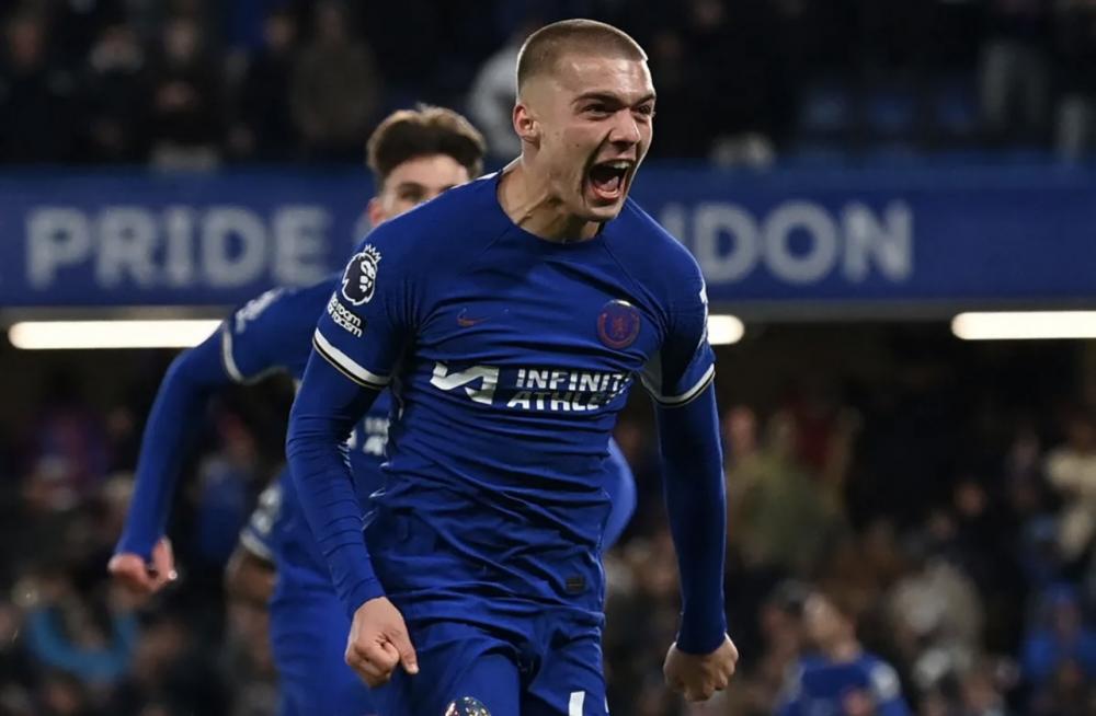 Chelsea goleia Everton por 6-0 com quatro gols de Palmer