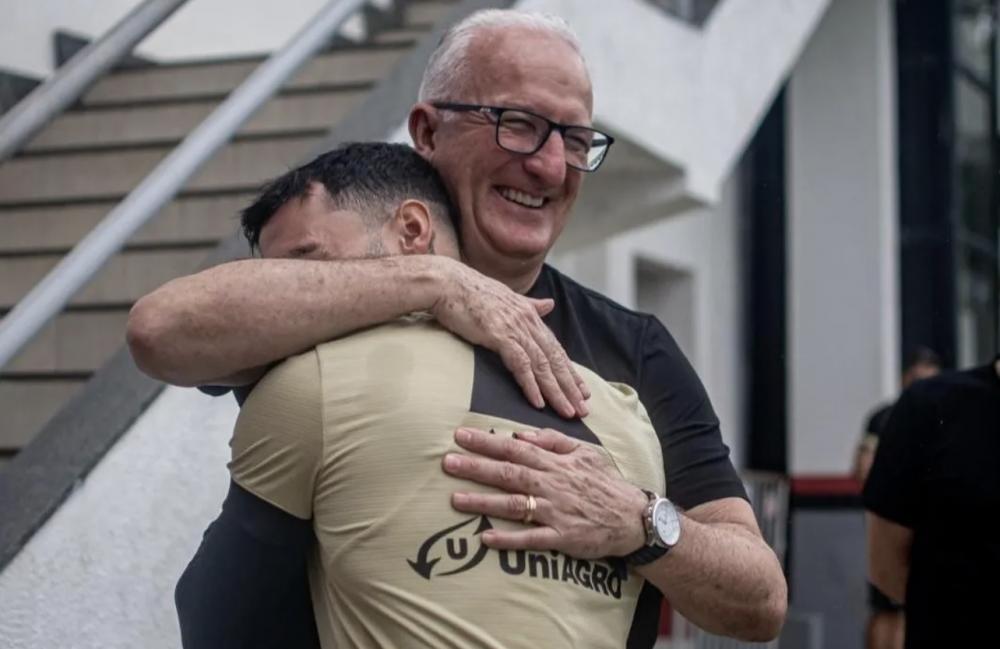 Dorival Jr. visita o CT do Vitória e acompanha treino da equipe