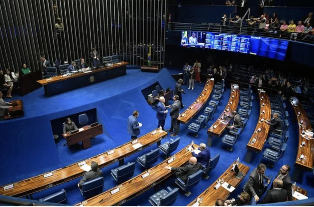 Em embate com STF, PEC das drogas é aprovada em dois turnos no Senado