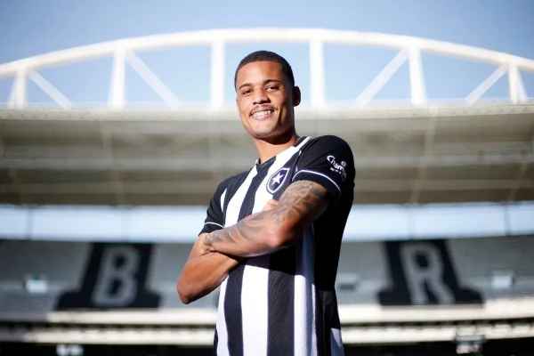 Vitória encaminha contratação de atacante do Botafogo;
